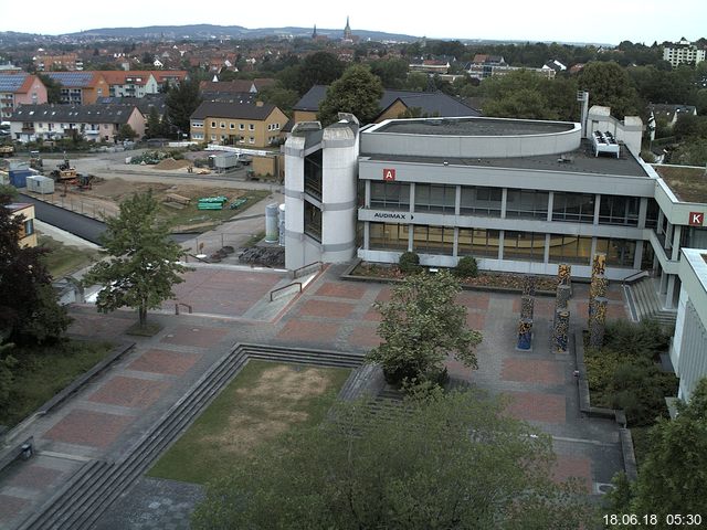 Foto der Webcam: Verwaltungsgebäude, Innenhof mit Audimax, Hörsaal-Gebäude 1