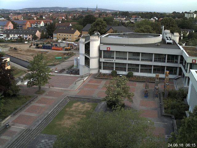 Foto der Webcam: Verwaltungsgebäude, Innenhof mit Audimax, Hörsaal-Gebäude 1