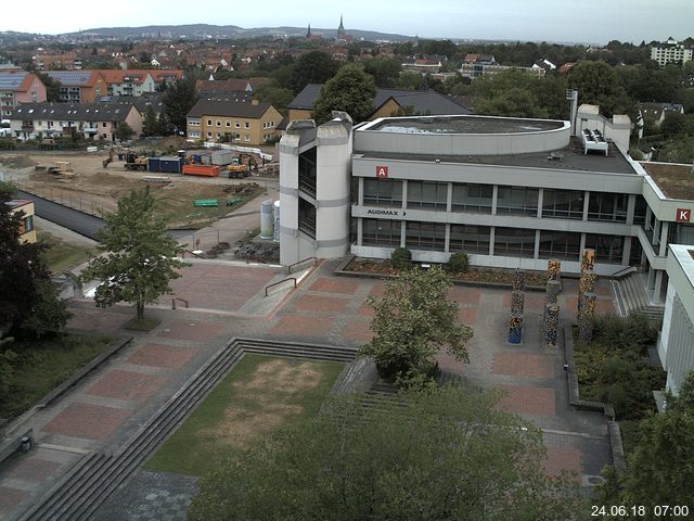 Foto der Webcam: Verwaltungsgebäude, Innenhof mit Audimax, Hörsaal-Gebäude 1