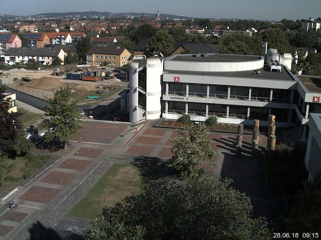 Foto der Webcam: Verwaltungsgebäude, Innenhof mit Audimax, Hörsaal-Gebäude 1