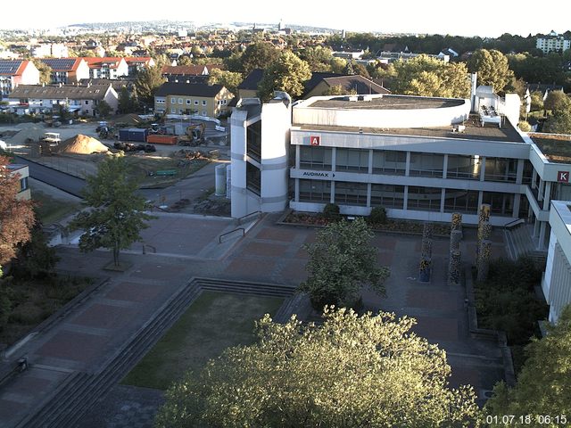 Foto der Webcam: Verwaltungsgebäude, Innenhof mit Audimax, Hörsaal-Gebäude 1