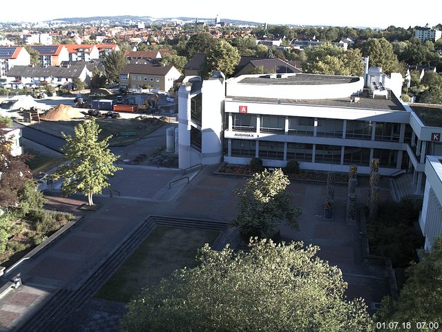 Foto der Webcam: Verwaltungsgebäude, Innenhof mit Audimax, Hörsaal-Gebäude 1