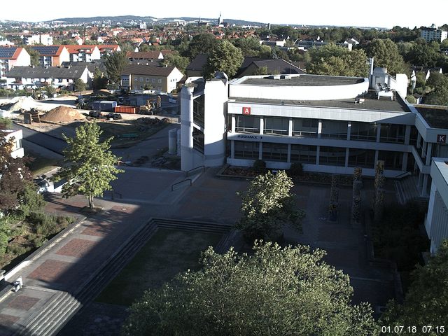 Foto der Webcam: Verwaltungsgebäude, Innenhof mit Audimax, Hörsaal-Gebäude 1