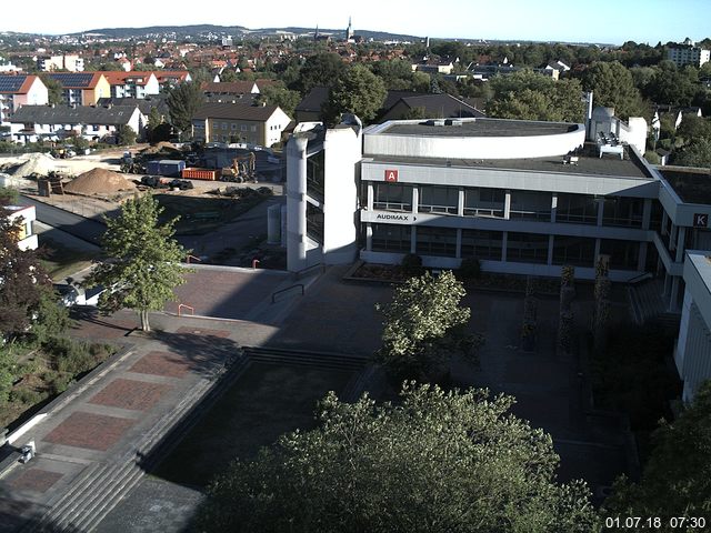 Foto der Webcam: Verwaltungsgebäude, Innenhof mit Audimax, Hörsaal-Gebäude 1