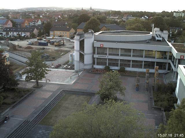 Foto der Webcam: Verwaltungsgebäude, Innenhof mit Audimax, Hörsaal-Gebäude 1