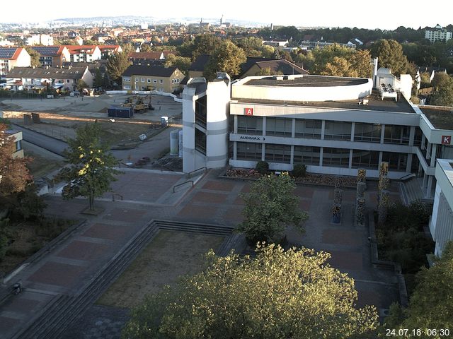 Foto der Webcam: Verwaltungsgeb&auml;ude, Innenhof mit Audimax, H&ouml;rsaal-Geb&auml;ude 1