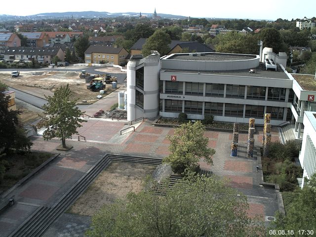 Foto der Webcam: Verwaltungsgebäude, Innenhof mit Audimax, Hörsaal-Gebäude 1