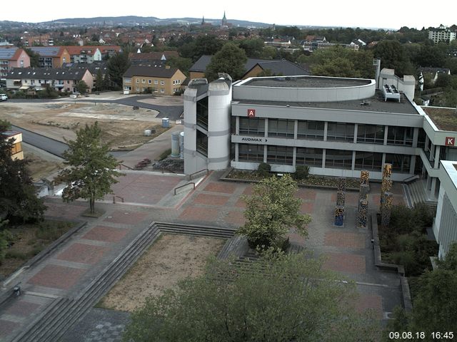 Foto der Webcam: Verwaltungsgebäude, Innenhof mit Audimax, Hörsaal-Gebäude 1