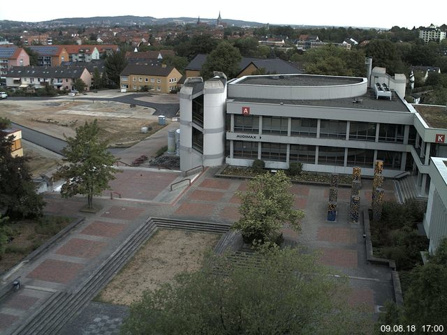 Foto der Webcam: Verwaltungsgebäude, Innenhof mit Audimax, Hörsaal-Gebäude 1