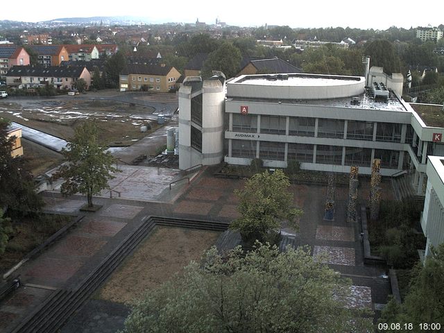 Foto der Webcam: Verwaltungsgebäude, Innenhof mit Audimax, Hörsaal-Gebäude 1