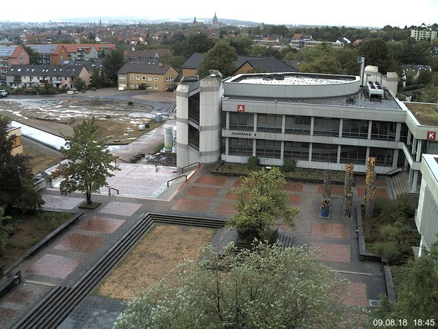 Foto der Webcam: Verwaltungsgebäude, Innenhof mit Audimax, Hörsaal-Gebäude 1