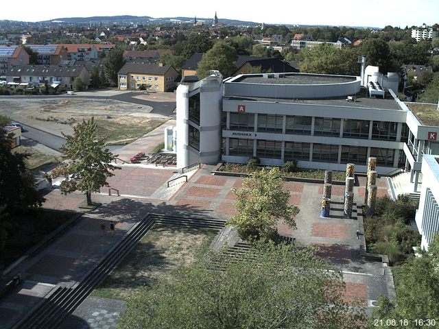 Foto der Webcam: Verwaltungsgebäude, Innenhof mit Audimax, Hörsaal-Gebäude 1