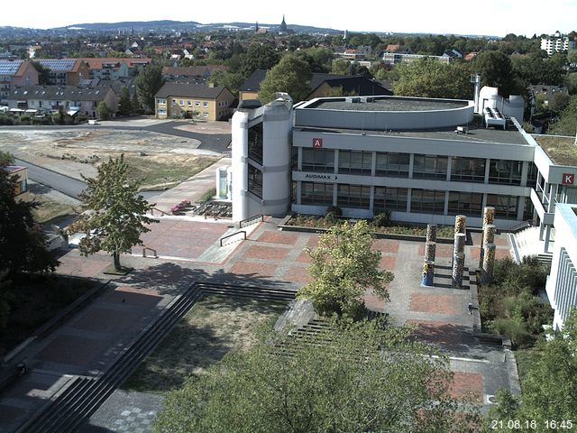 Foto der Webcam: Verwaltungsgebäude, Innenhof mit Audimax, Hörsaal-Gebäude 1