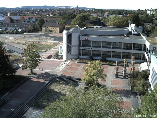 Foto der Webcam: Verwaltungsgebäude, Innenhof mit Audimax, Hörsaal-Gebäude 1