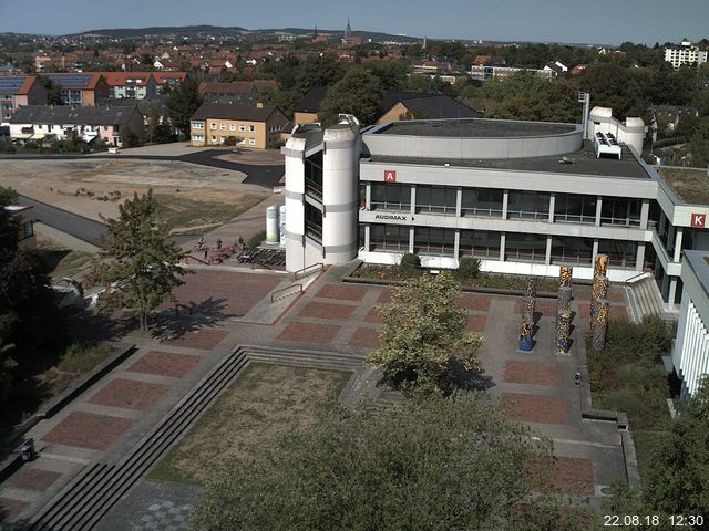 Foto der Webcam: Verwaltungsgebäude, Innenhof mit Audimax, Hörsaal-Gebäude 1