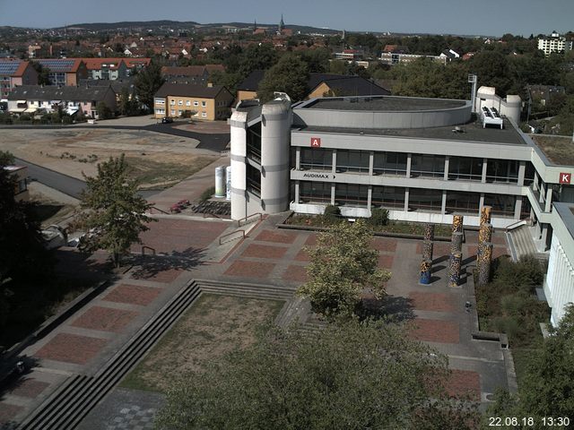 Foto der Webcam: Verwaltungsgebäude, Innenhof mit Audimax, Hörsaal-Gebäude 1