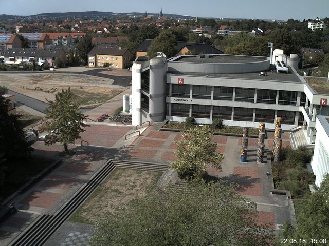 Foto der Webcam: Verwaltungsgebäude, Innenhof mit Audimax, Hörsaal-Gebäude 1