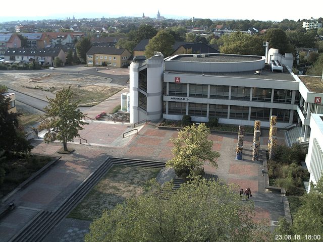 Foto der Webcam: Verwaltungsgeb&auml;ude, Innenhof mit Audimax, H&ouml;rsaal-Geb&auml;ude 1
