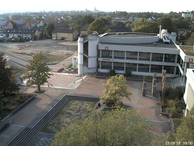 Foto der Webcam: Verwaltungsgeb&auml;ude, Innenhof mit Audimax, H&ouml;rsaal-Geb&auml;ude 1