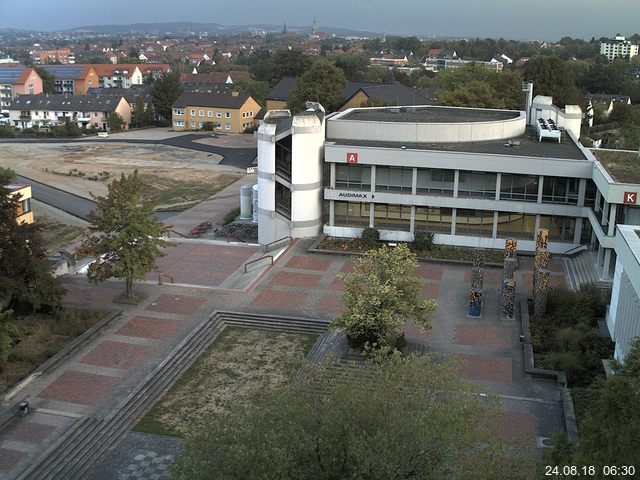 Foto der Webcam: Verwaltungsgebäude, Innenhof mit Audimax, Hörsaal-Gebäude 1