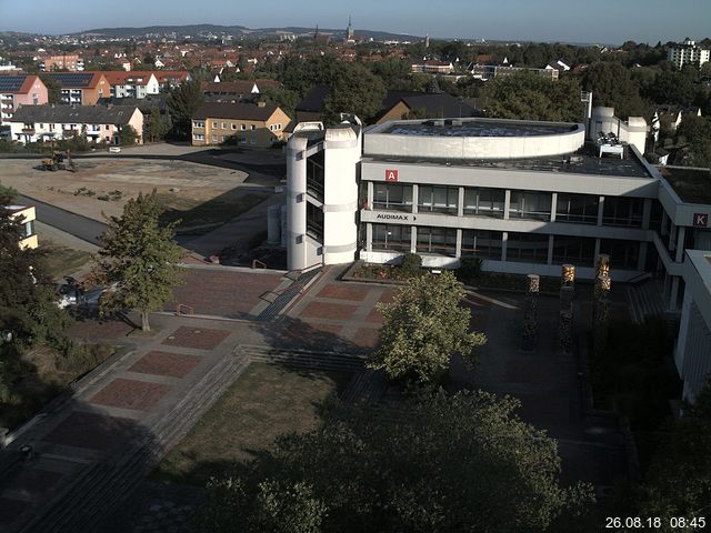 Foto der Webcam: Verwaltungsgebäude, Innenhof mit Audimax, Hörsaal-Gebäude 1