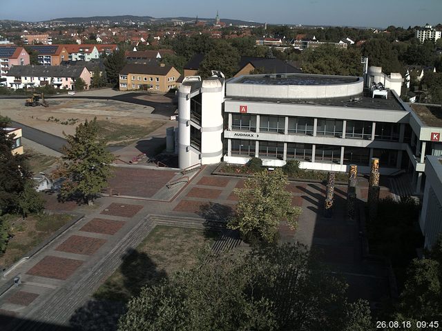 Foto der Webcam: Verwaltungsgebäude, Innenhof mit Audimax, Hörsaal-Gebäude 1