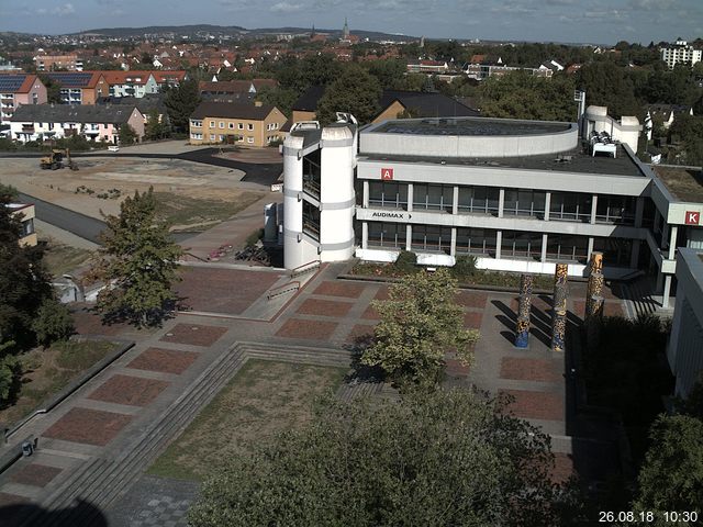 Foto der Webcam: Verwaltungsgebäude, Innenhof mit Audimax, Hörsaal-Gebäude 1