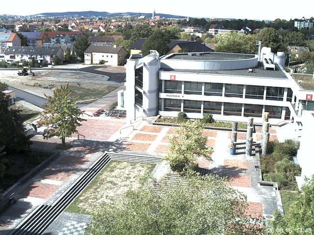 Foto der Webcam: Verwaltungsgebäude, Innenhof mit Audimax, Hörsaal-Gebäude 1