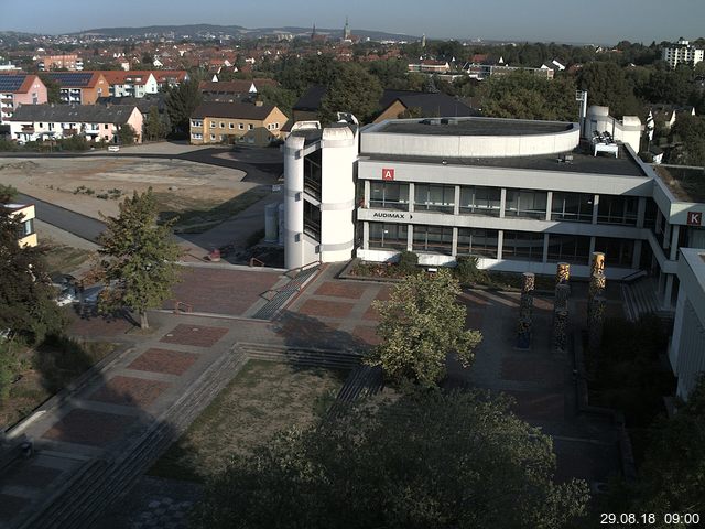 Foto der Webcam: Verwaltungsgebäude, Innenhof mit Audimax, Hörsaal-Gebäude 1