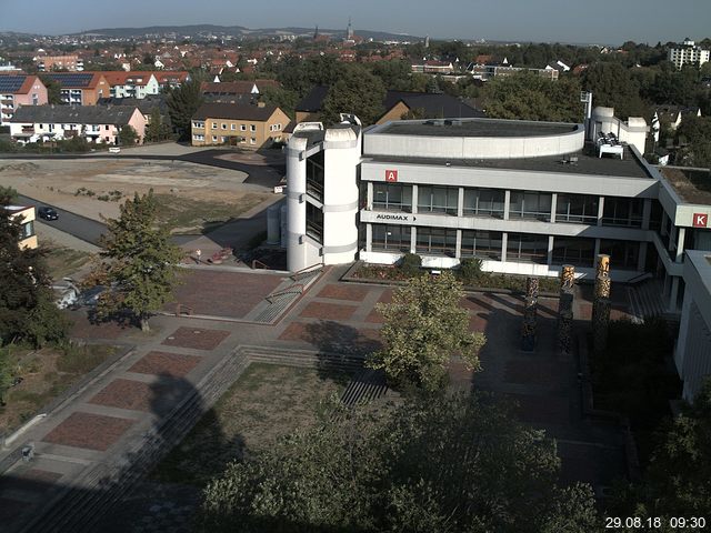 Foto der Webcam: Verwaltungsgebäude, Innenhof mit Audimax, Hörsaal-Gebäude 1