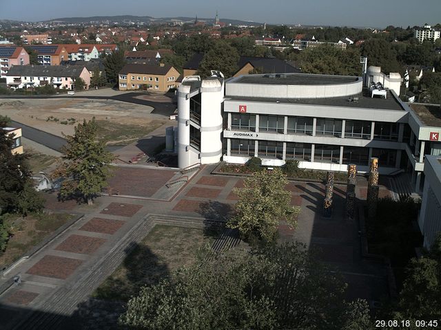 Foto der Webcam: Verwaltungsgebäude, Innenhof mit Audimax, Hörsaal-Gebäude 1