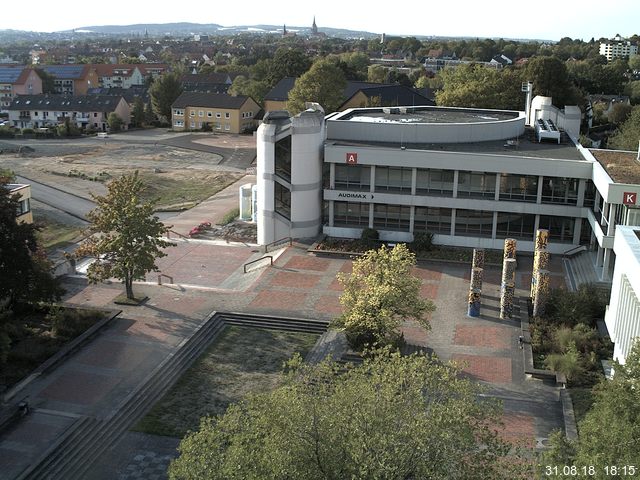 Foto der Webcam: Verwaltungsgebäude, Innenhof mit Audimax, Hörsaal-Gebäude 1