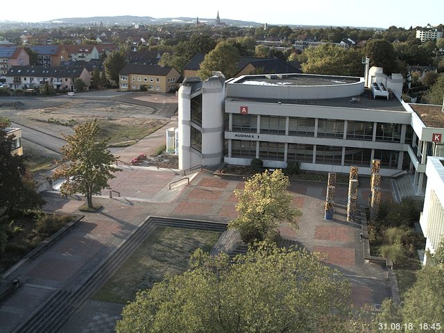 Foto der Webcam: Verwaltungsgebäude, Innenhof mit Audimax, Hörsaal-Gebäude 1