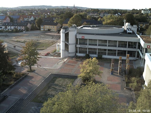 Foto der Webcam: Verwaltungsgebäude, Innenhof mit Audimax, Hörsaal-Gebäude 1