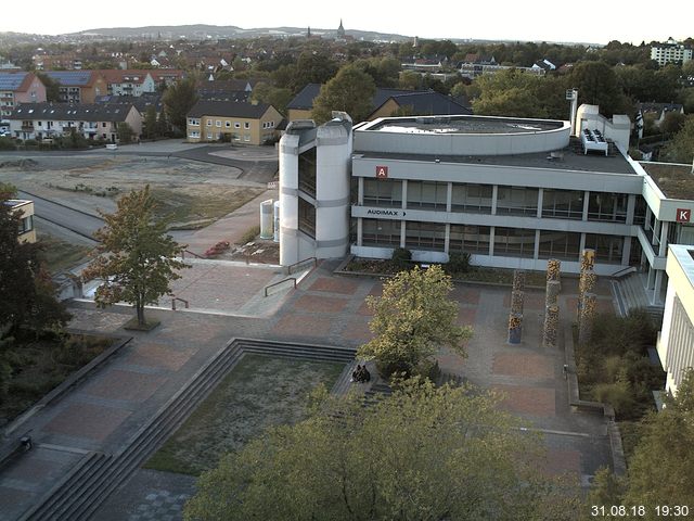 Foto der Webcam: Verwaltungsgebäude, Innenhof mit Audimax, Hörsaal-Gebäude 1