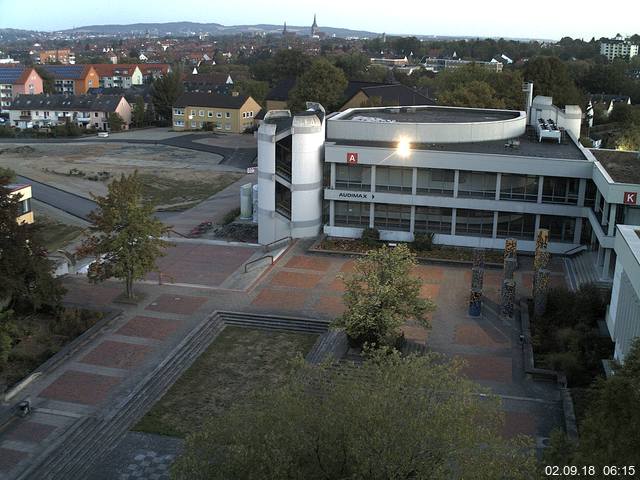 Foto der Webcam: Verwaltungsgebäude, Innenhof mit Audimax, Hörsaal-Gebäude 1