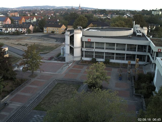 Foto der Webcam: Verwaltungsgebäude, Innenhof mit Audimax, Hörsaal-Gebäude 1