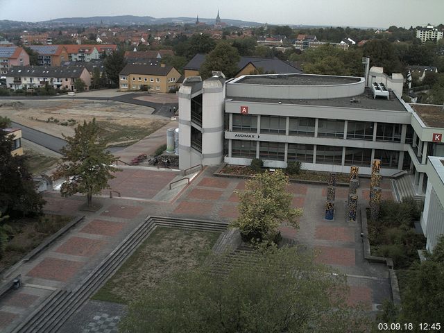 Foto der Webcam: Verwaltungsgebäude, Innenhof mit Audimax, Hörsaal-Gebäude 1