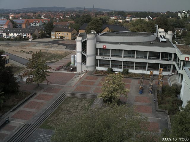 Foto der Webcam: Verwaltungsgebäude, Innenhof mit Audimax, Hörsaal-Gebäude 1