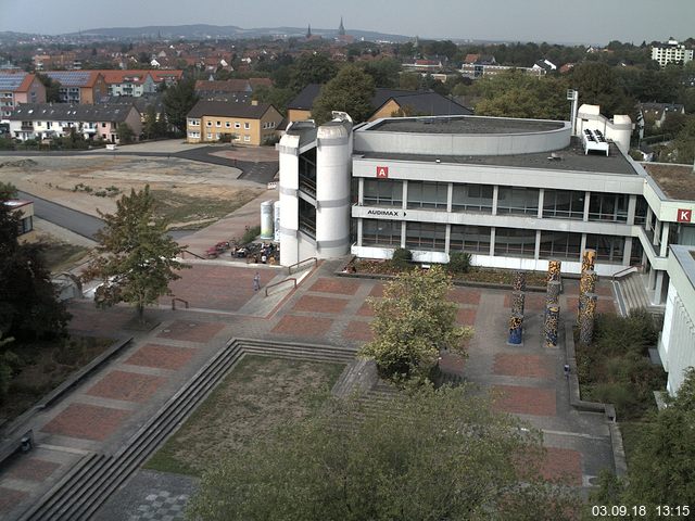 Foto der Webcam: Verwaltungsgebäude, Innenhof mit Audimax, Hörsaal-Gebäude 1