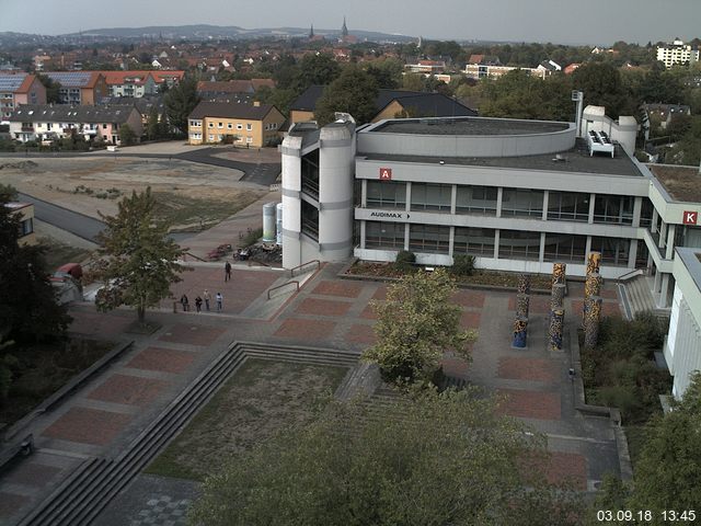 Foto der Webcam: Verwaltungsgebäude, Innenhof mit Audimax, Hörsaal-Gebäude 1