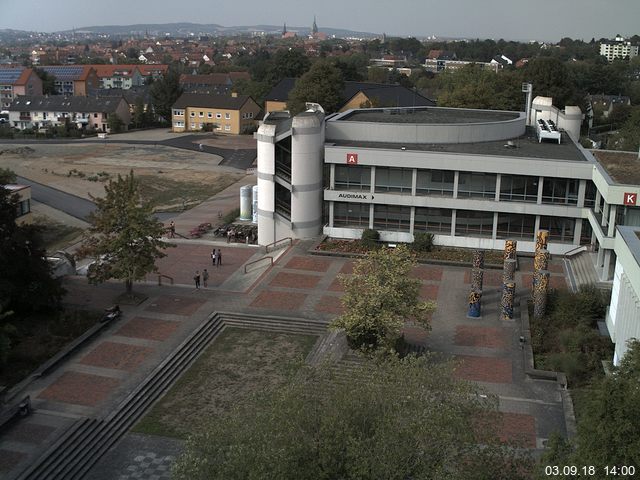 Foto der Webcam: Verwaltungsgebäude, Innenhof mit Audimax, Hörsaal-Gebäude 1