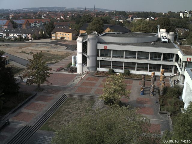 Foto der Webcam: Verwaltungsgebäude, Innenhof mit Audimax, Hörsaal-Gebäude 1