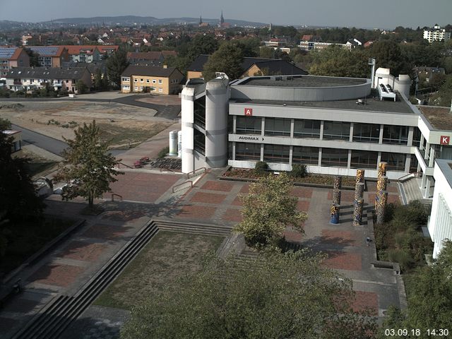 Foto der Webcam: Verwaltungsgebäude, Innenhof mit Audimax, Hörsaal-Gebäude 1