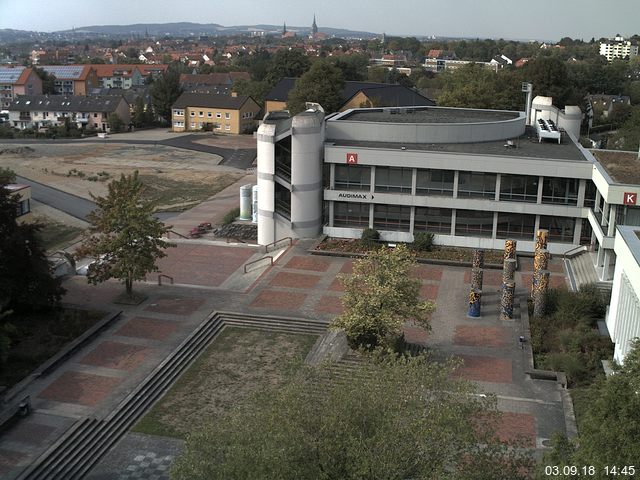 Foto der Webcam: Verwaltungsgebäude, Innenhof mit Audimax, Hörsaal-Gebäude 1