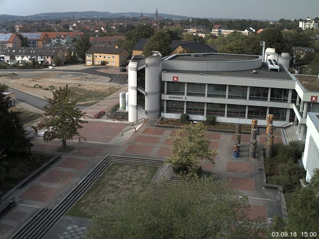 Foto der Webcam: Verwaltungsgebäude, Innenhof mit Audimax, Hörsaal-Gebäude 1