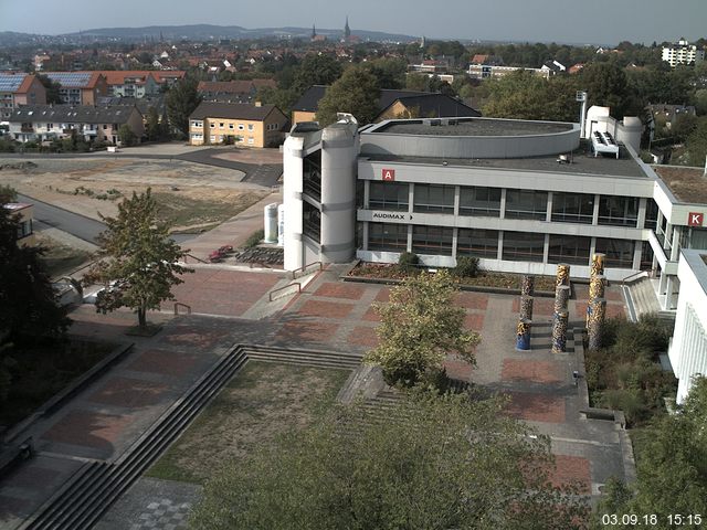 Foto der Webcam: Verwaltungsgebäude, Innenhof mit Audimax, Hörsaal-Gebäude 1