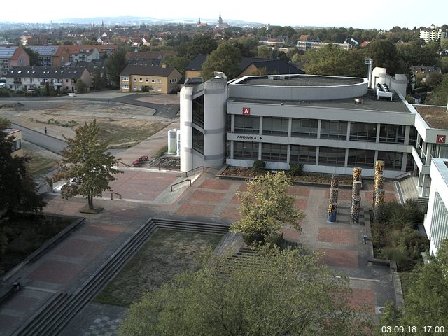 Foto der Webcam: Verwaltungsgebäude, Innenhof mit Audimax, Hörsaal-Gebäude 1