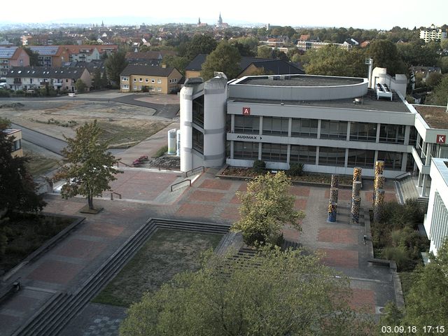 Foto der Webcam: Verwaltungsgebäude, Innenhof mit Audimax, Hörsaal-Gebäude 1