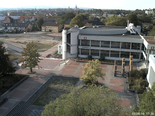 Foto der Webcam: Verwaltungsgebäude, Innenhof mit Audimax, Hörsaal-Gebäude 1